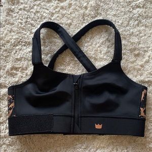 She fit The Flex Sports Bra